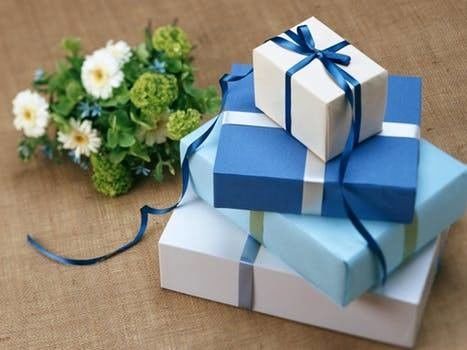 기계를 만드는 마분지 상자를 위한 분당 속도 70pcs를 가진 찌르는 선물 상자 코너 기계